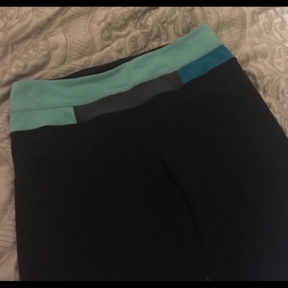 Like New Lululemon 🍋 capris - Picture 5 of 7